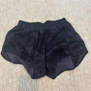 Lululemon Hotty Hot Shorts 4inch Inseam - Black Camo